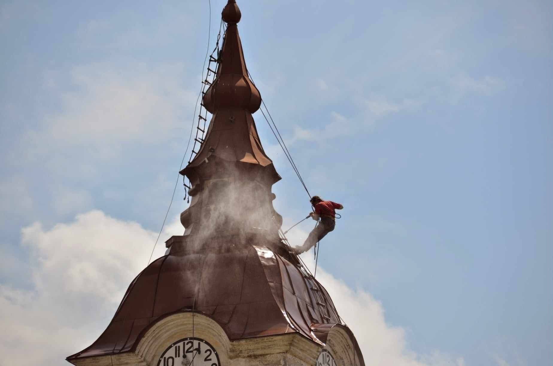 Barvanje cerkvenega zvonika na višini – Rooftop v sodelovanju z Višinska dela Jože Krapež
